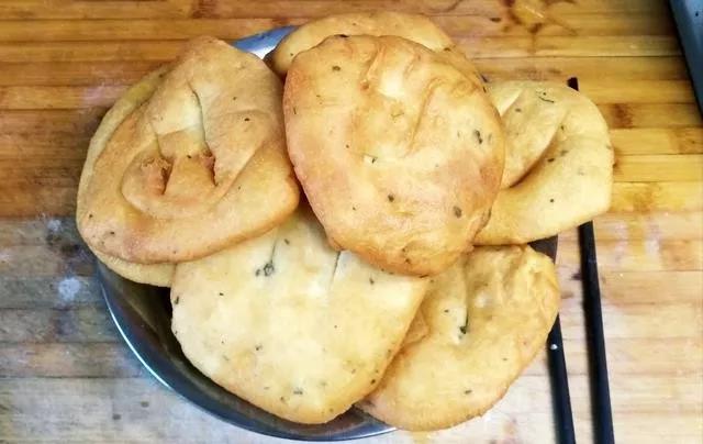 餛飩、刀削面、面條、肉夾饃、餡餅、發(fā)面油餅的和面方法及配方